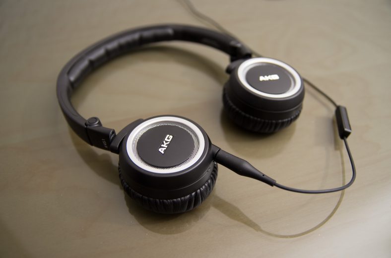 AKG K451