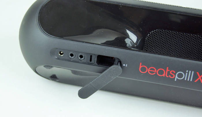 how to charge a beats pill xl