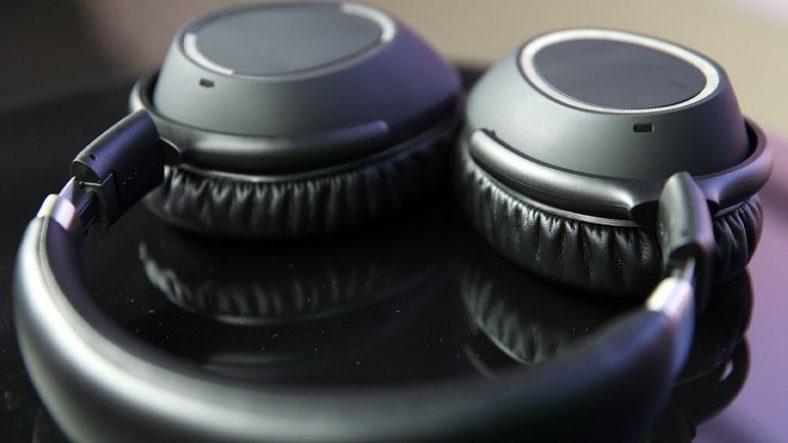 Sennheiser's PXC 550 wireless Headphone Review