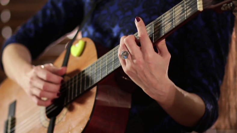 How To Choose Strings For Acoustic Guitar