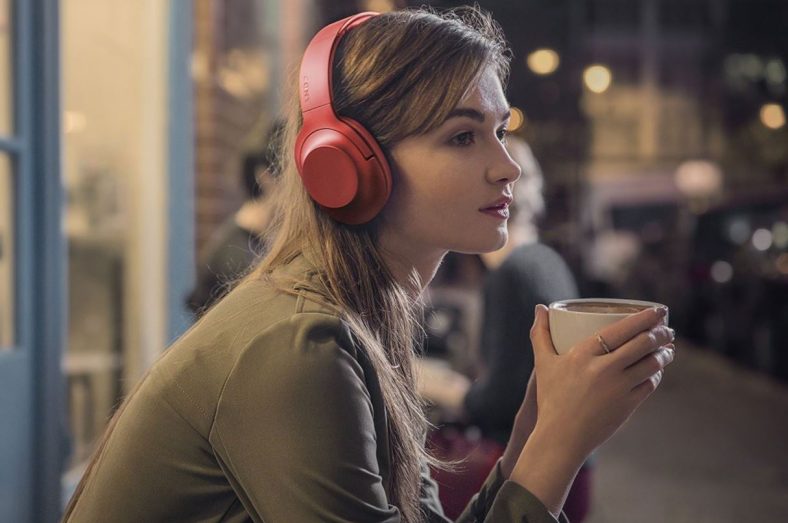 noise cancelling headphones under $200