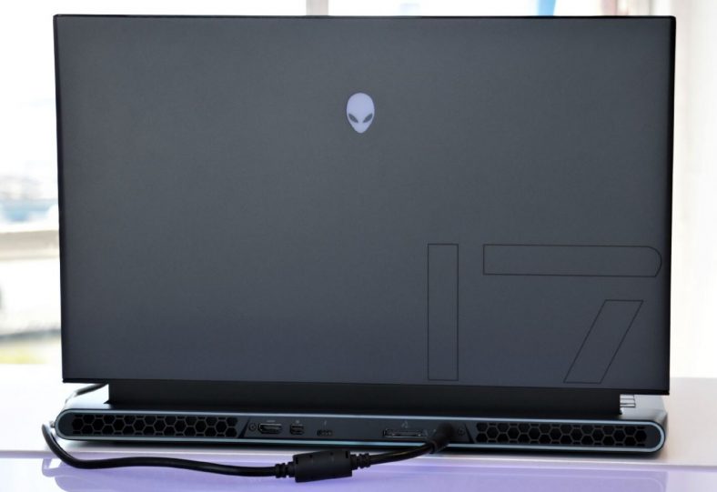 alienware m17 r2 review