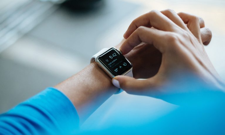 smart watch under 200 with camera