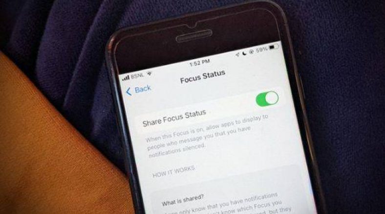 How to share focus status to anyone on iPhone