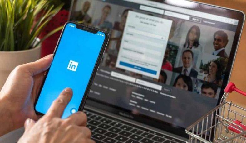 What are the benefits of LinkedIn Premium?