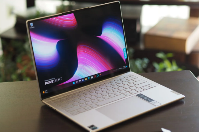 Lenovo Yoga Slim 9i review 2024: thin and light ultraportable