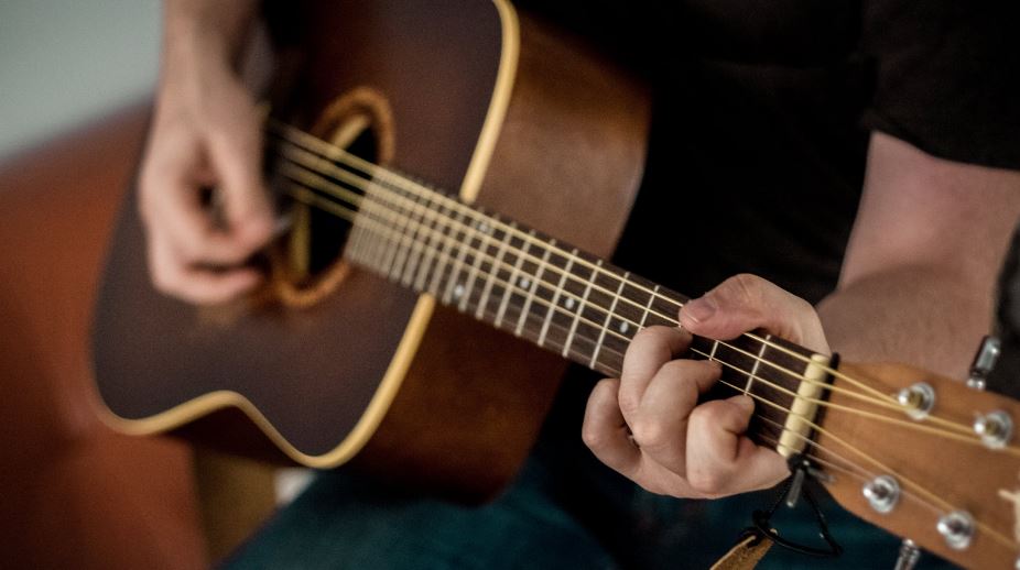 The Best Guitar Tuner Apps for iPhone 2026 September: free and paid