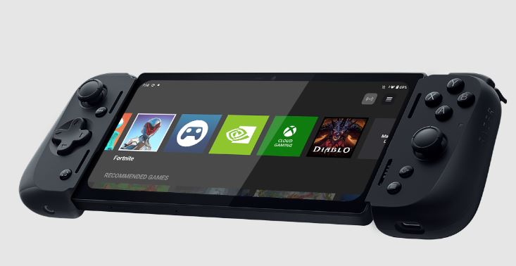 Logitech G Cloud vs Razer Edge