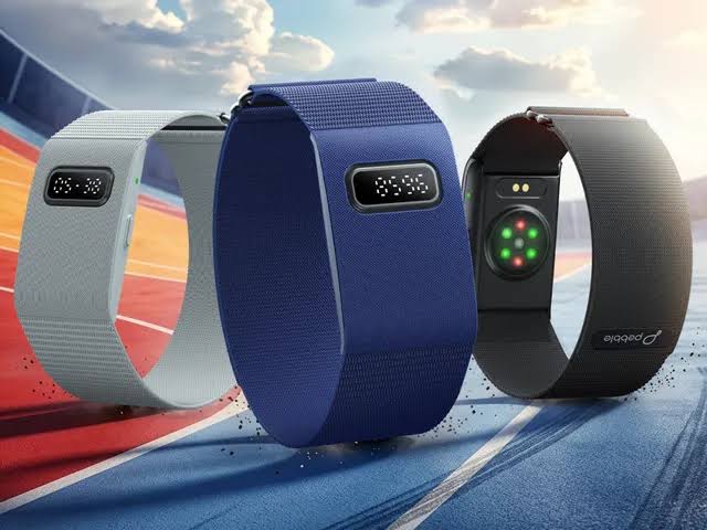 Pebble logo representing the Qore Ultra wellness band